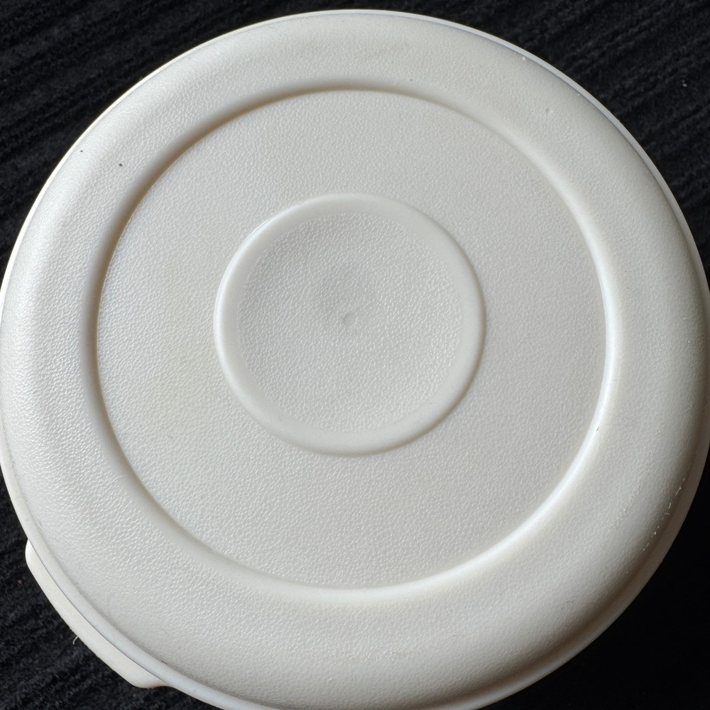 Rubbermaid Servin Saver Food Storage Containers Almond 4pc Set #2 #6 #1 Round - Picture 4 of 16
